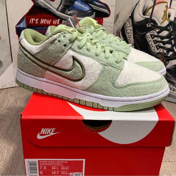 New Nike Dunk Low “Honeydew Fleece” Women’s size 7W DQ7579-300 - Picture 9 of 11